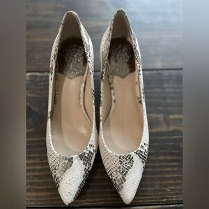 VINCE CAMUTO Naureen Women's Kitten Heel Pumps Metallic Taupe Snake Sz 8M
